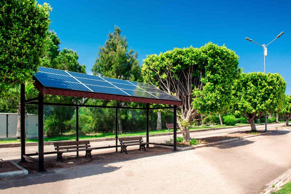 Arrêt de bus solaire écologique